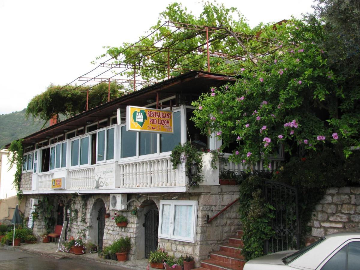 Apartments Pod Lozom With Seaview Petrovac Bagian luar foto