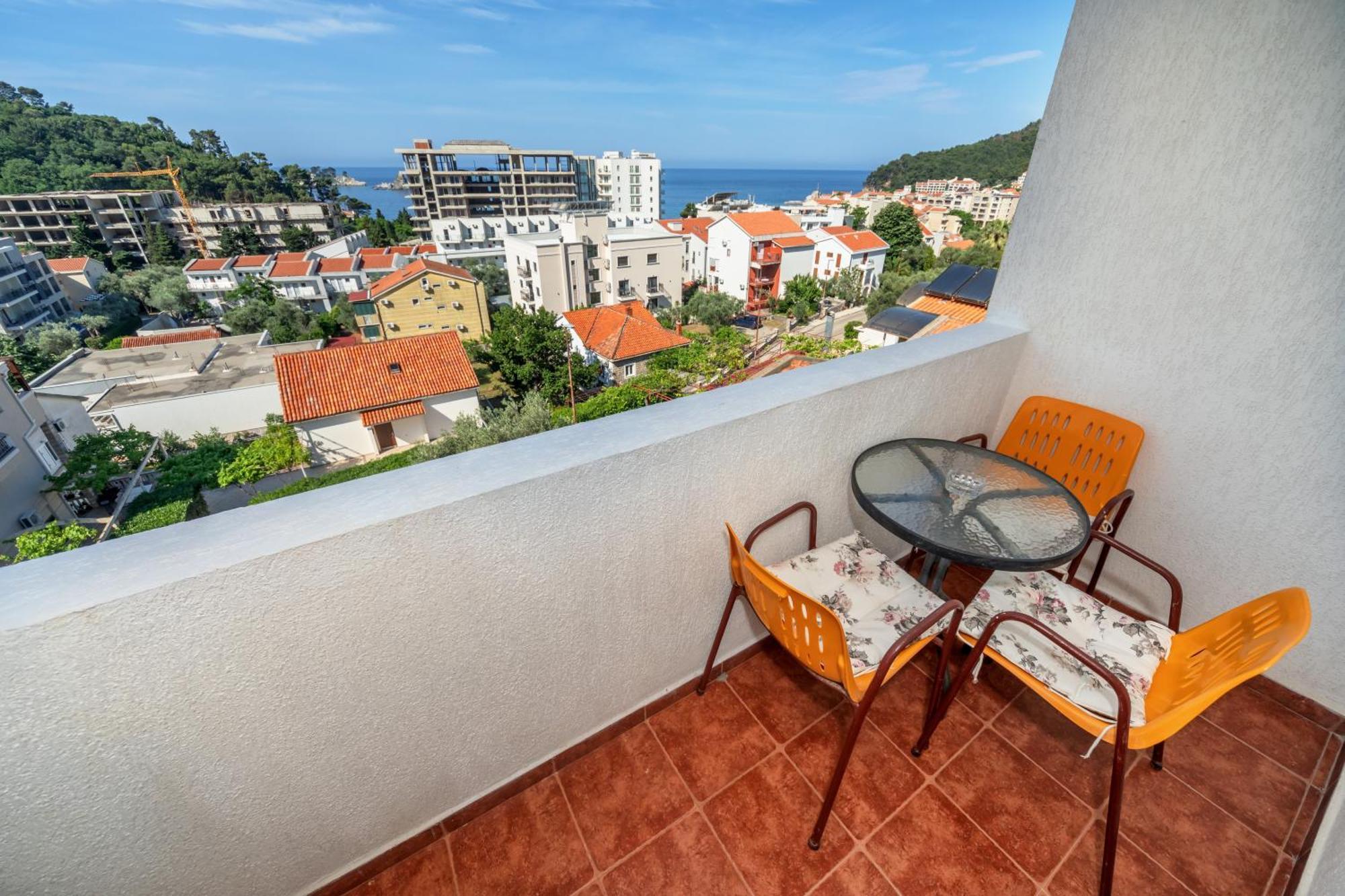 Apartments Pod Lozom With Seaview Petrovac Ruang foto