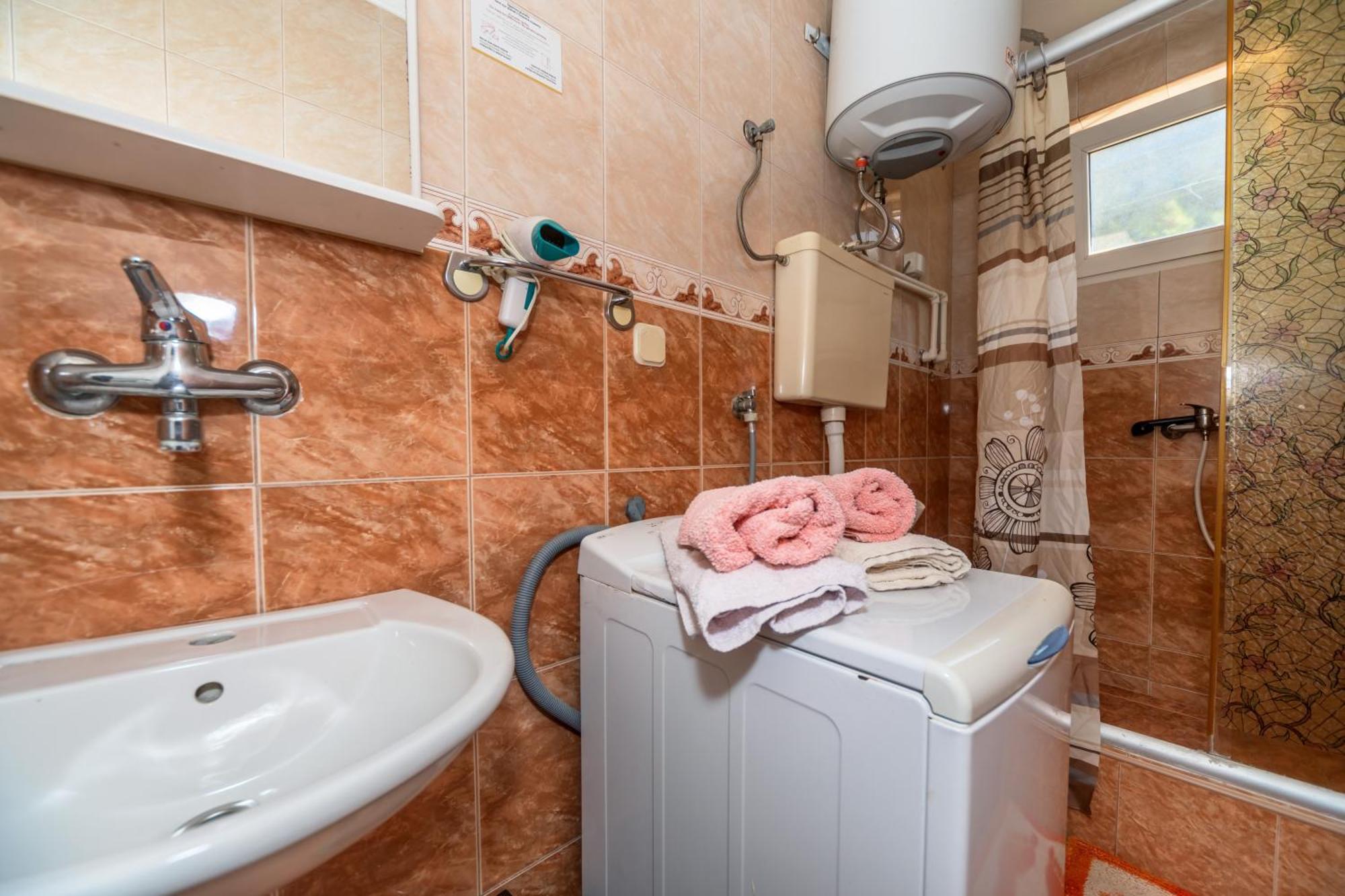 Apartments Pod Lozom With Seaview Petrovac Ruang foto