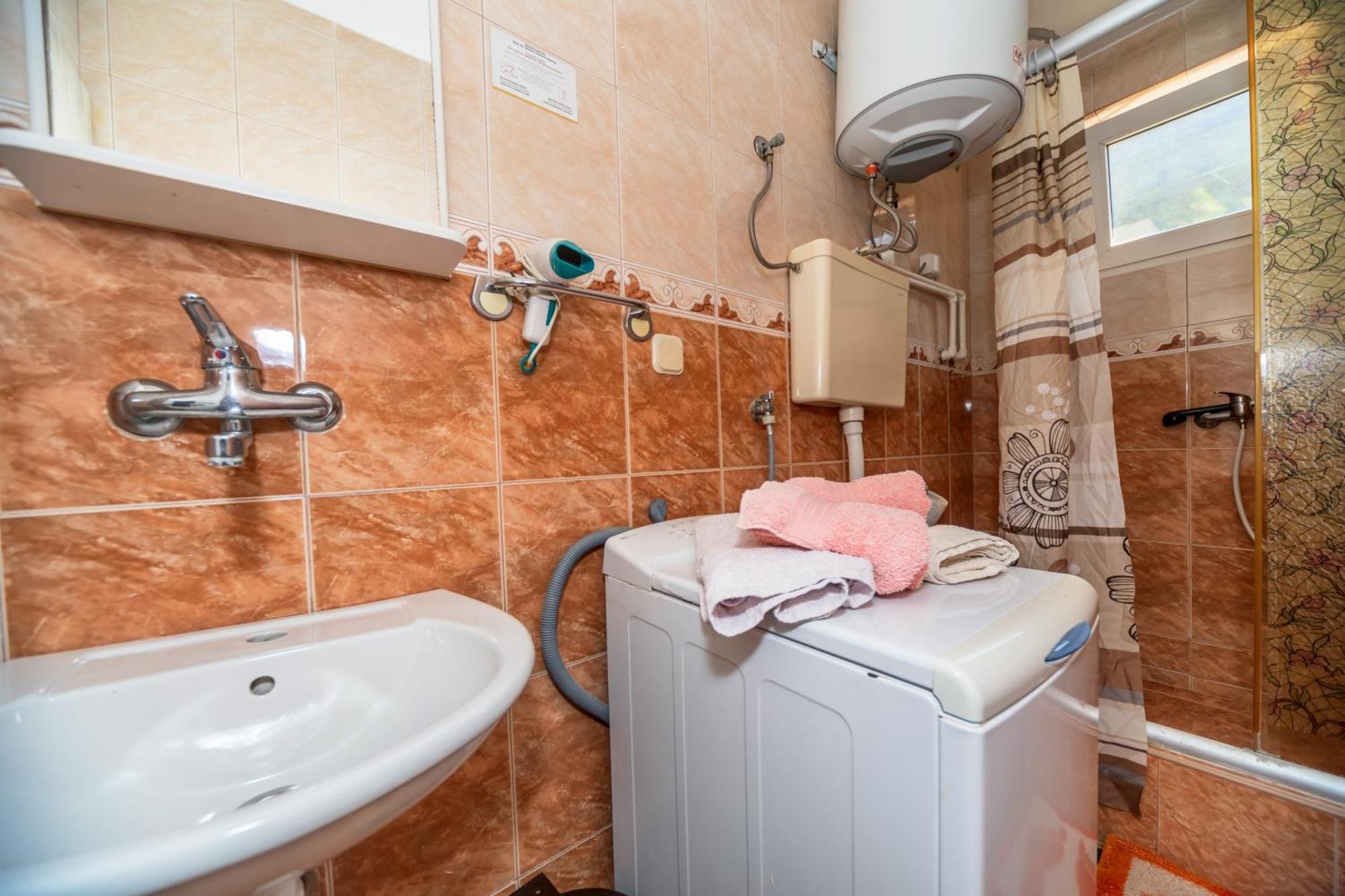 Apartments Pod Lozom With Seaview Petrovac Ruang foto
