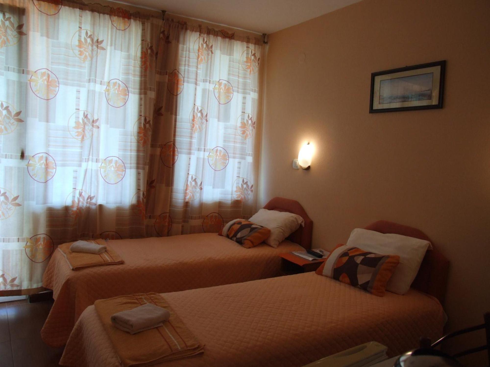 Apartments Pod Lozom With Seaview Petrovac Ruang foto