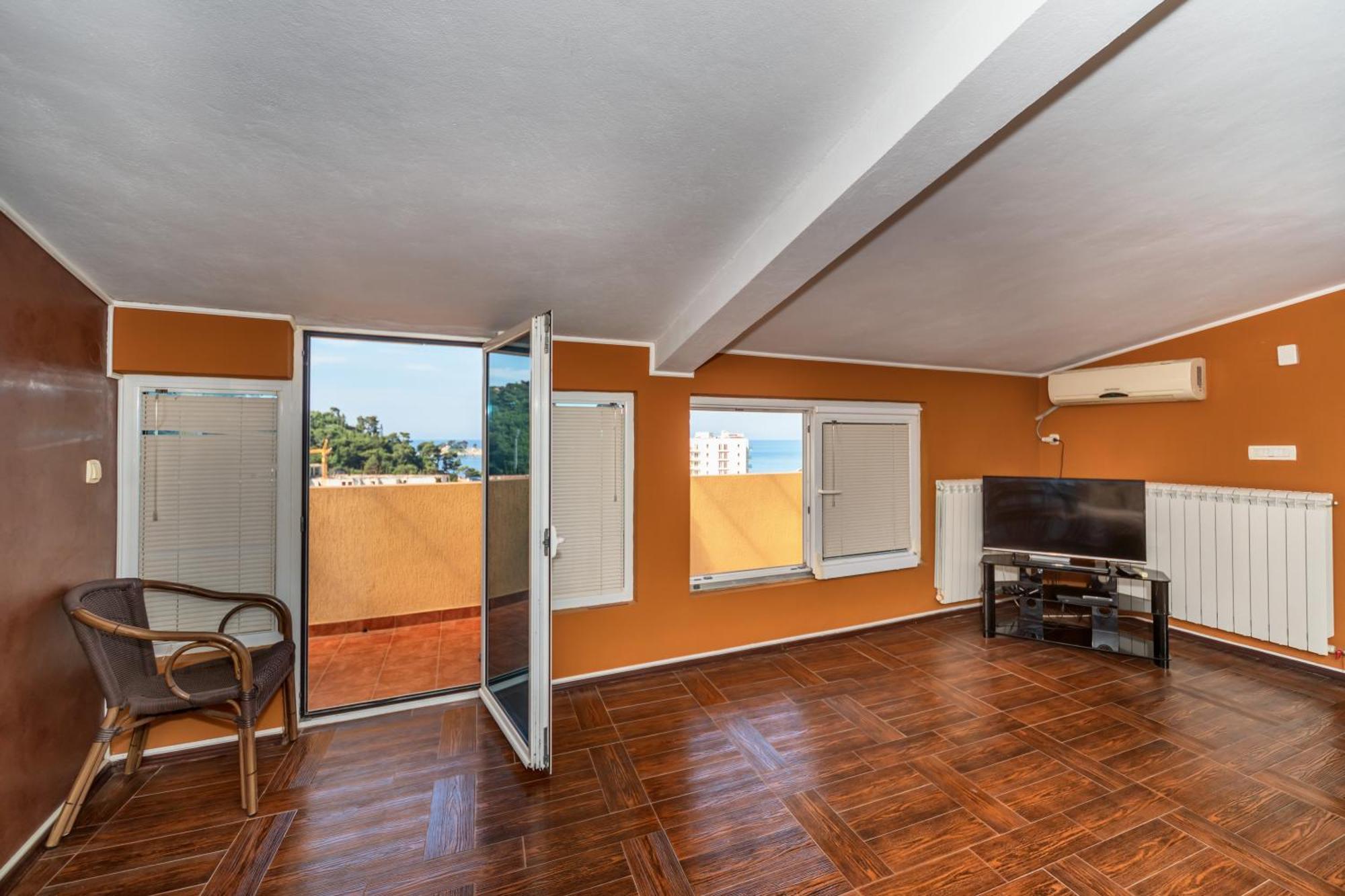 Apartments Pod Lozom With Seaview Petrovac Ruang foto