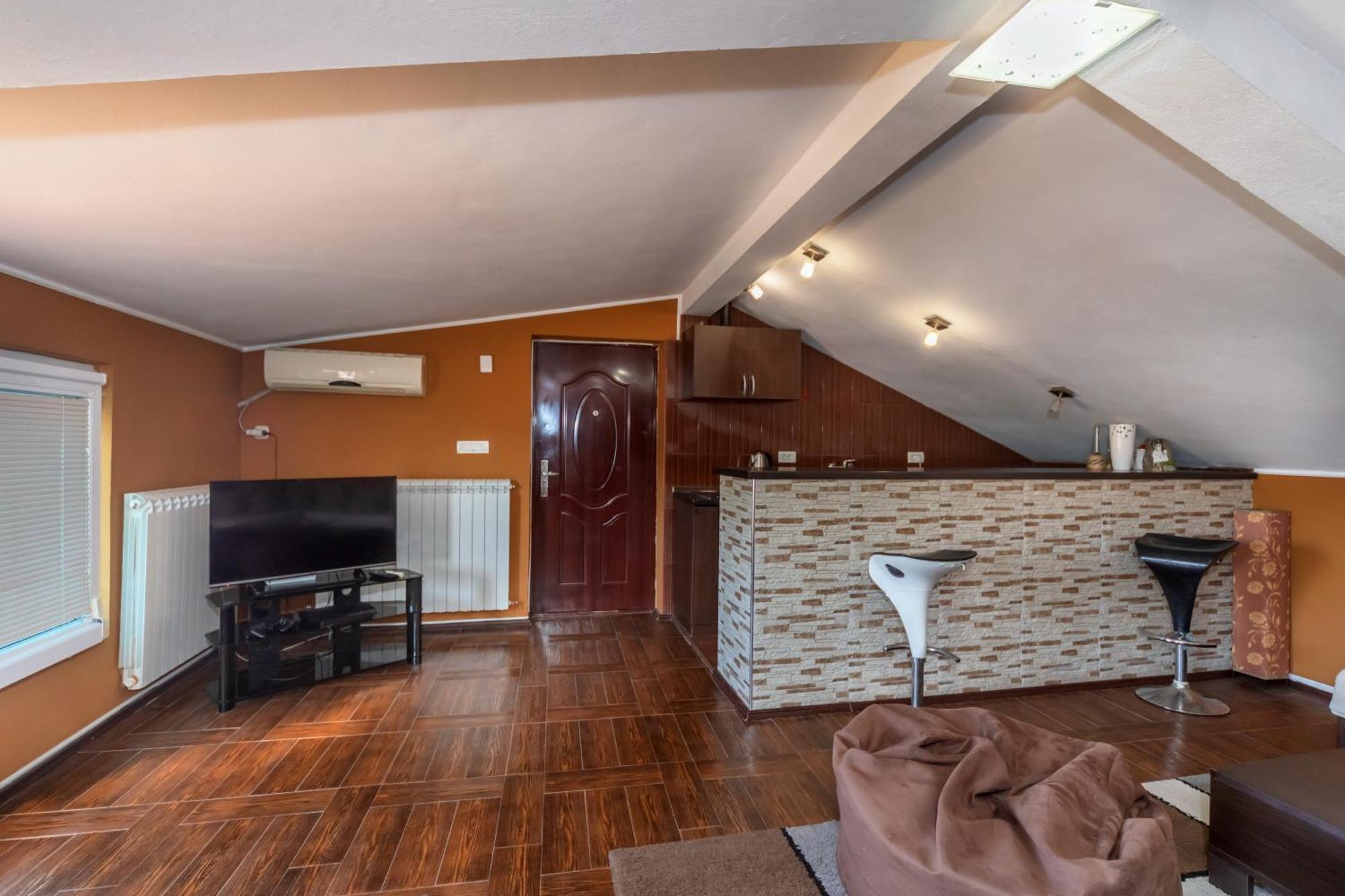 Apartments Pod Lozom With Seaview Petrovac Ruang foto
